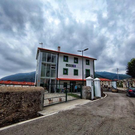 Albergue De Santullan กาสโตร-อูร์เดียเลส ภายนอก รูปภาพ